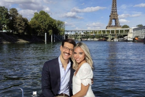 París: Crucero Privado en Barco Pequeño con Rosé y Macarons