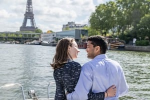 París: Crucero Privado en Barco Pequeño con Rosé y Macarons