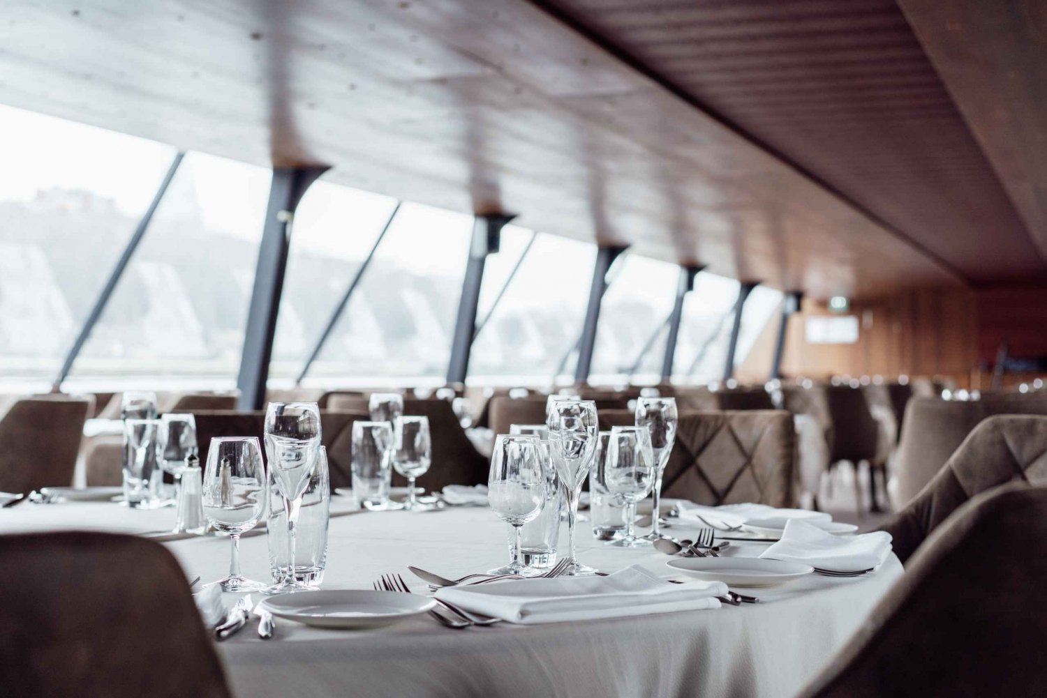 Paris: Sightseeing Cruise on the Seine with 3-Course Lunch