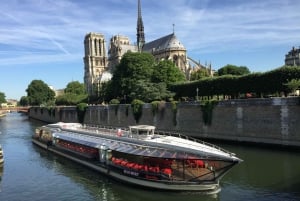 Paris: 4-Course Dinner Cruise on Seine River with Live Music