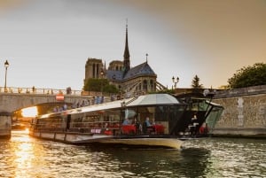 Paris: 4-Course Dinner Cruise on Seine River with Live Music