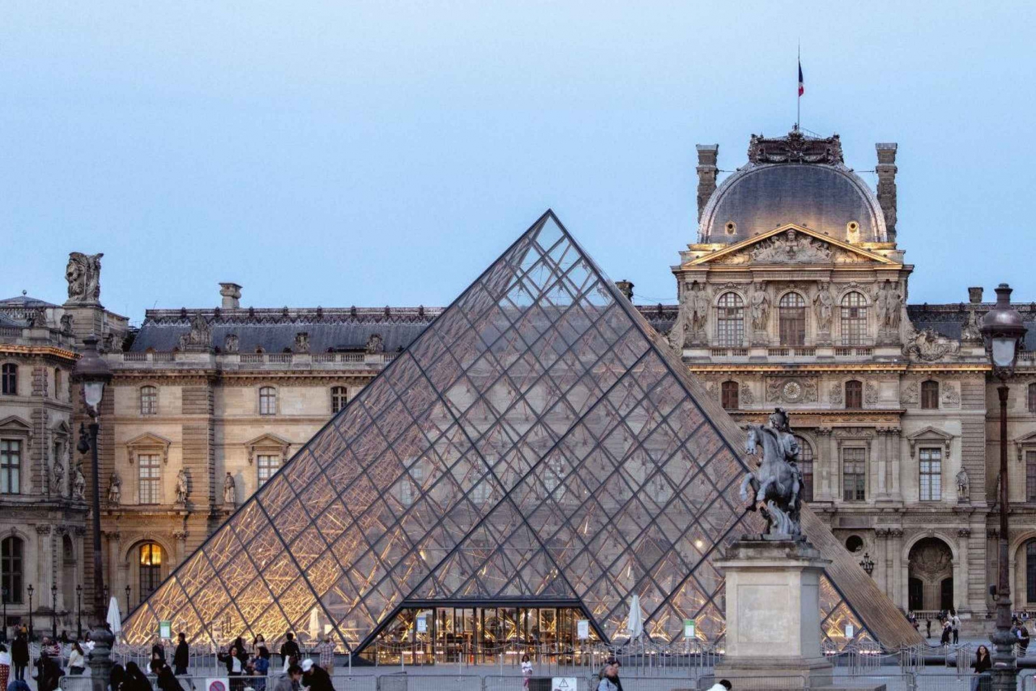 パリ:パリとルーブル美術館の観光ツアー ガイド付きツアー