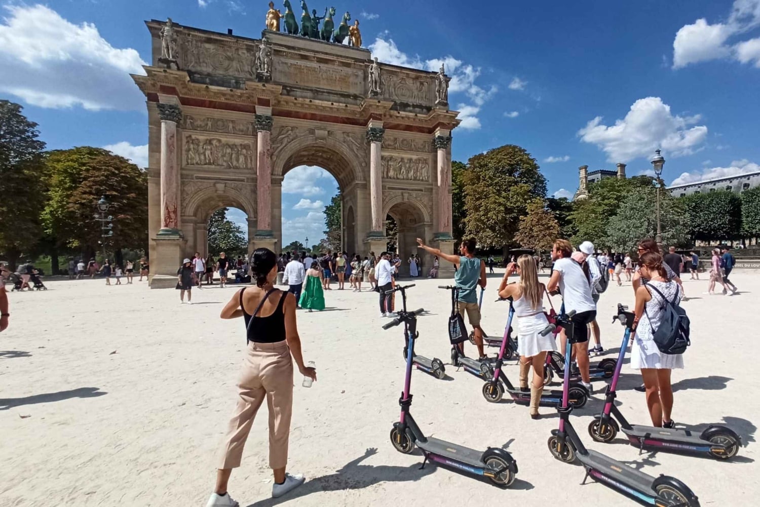 Paris - en liten grupp E-Scooter Tour i liten grupp med en lokal guide