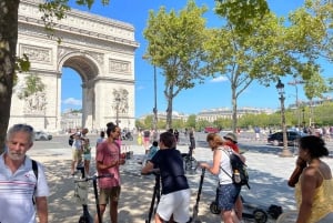 Paris - en liten grupp E-Scooter Tour i liten grupp med en lokal guide