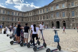 Paris - en liten grupp E-Scooter Tour i liten grupp med en lokal guide