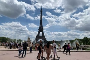Paris - en liten grupp E-Scooter Tour i liten grupp med en lokal guide