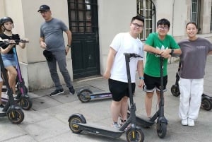 Paris - en liten grupp E-Scooter Tour i liten grupp med en lokal guide