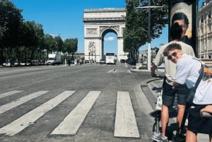 Paris - en liten grupp E-Scooter Tour i liten grupp med en lokal guide