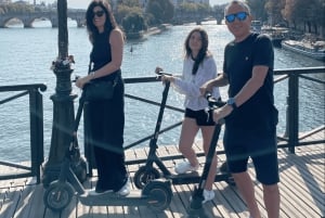 Paris - en liten grupp E-Scooter Tour i liten grupp med en lokal guide