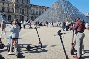 Paris - en liten grupp E-Scooter Tour i liten grupp med en lokal guide