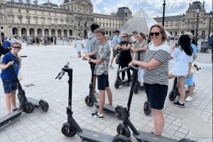 Paris - en liten grupp E-Scooter Tour i liten grupp med en lokal guide