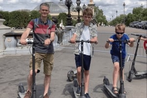 Paris - en liten grupp E-Scooter Tour i liten grupp med en lokal guide