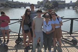 Paris - en liten grupp E-Scooter Tour i liten grupp med en lokal guide