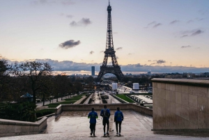 Paris: Sunrise Running and Sightseeing Group Tour