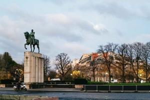 Paris: Sunrise Running and Sightseeing Group Tour