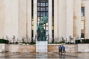 Paris: Sunrise Running and Sightseeing Group Tour