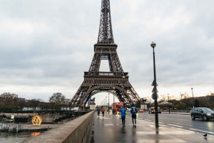 Paris: Sunrise Running and Sightseeing Group Tour