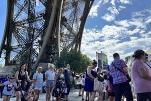 Główna atrakcja Paryża: Notre Dame, Luwr, wieża Eiffla i rejs