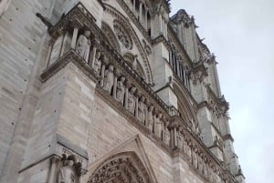 Paris: Surroundings Guided Tour of Notre Dame Cathedral