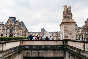 Paris: Timed Louvre Ticket with Host Direct to Mona Lisa