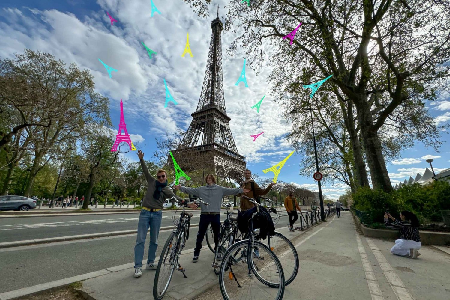 Paris TOP-25 on a Romantic Bike/e-Bike Tour with a Guide