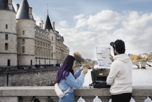 Paris: Treasure Hunt & Walking Tour 'Secret Weapon X'