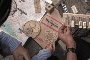 Paris: Treasure Hunt & Walking Tour 'Secret Weapon X'