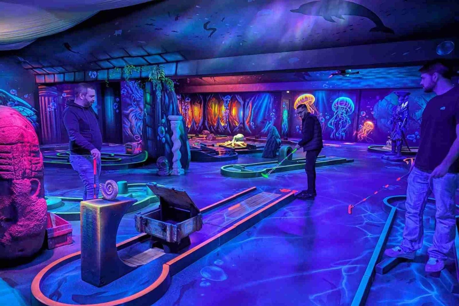 Paris: Unique Fluorescent Mini-Golf Experience near Bercy