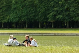 Paris: Versailles Palace and Queen Hamlet E-Bike Tour