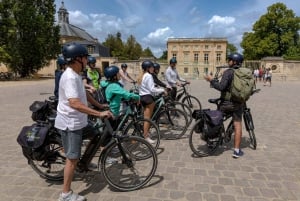 Paris: Versailles Palace and Queen Hamlet E-Bike Tour