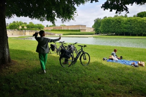 Paris : Visite du château de Versailles et du hameau de la Reine en E-Bike