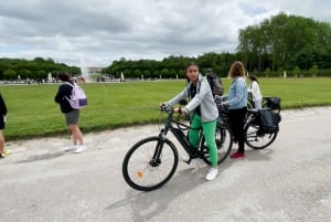 Paris : Visite du château de Versailles et du hameau de la Reine en E-Bike