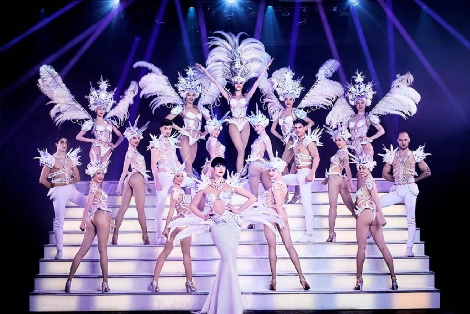 Paryż: Kolacja VIP i pokaz kabaretowy w Paradis Latin