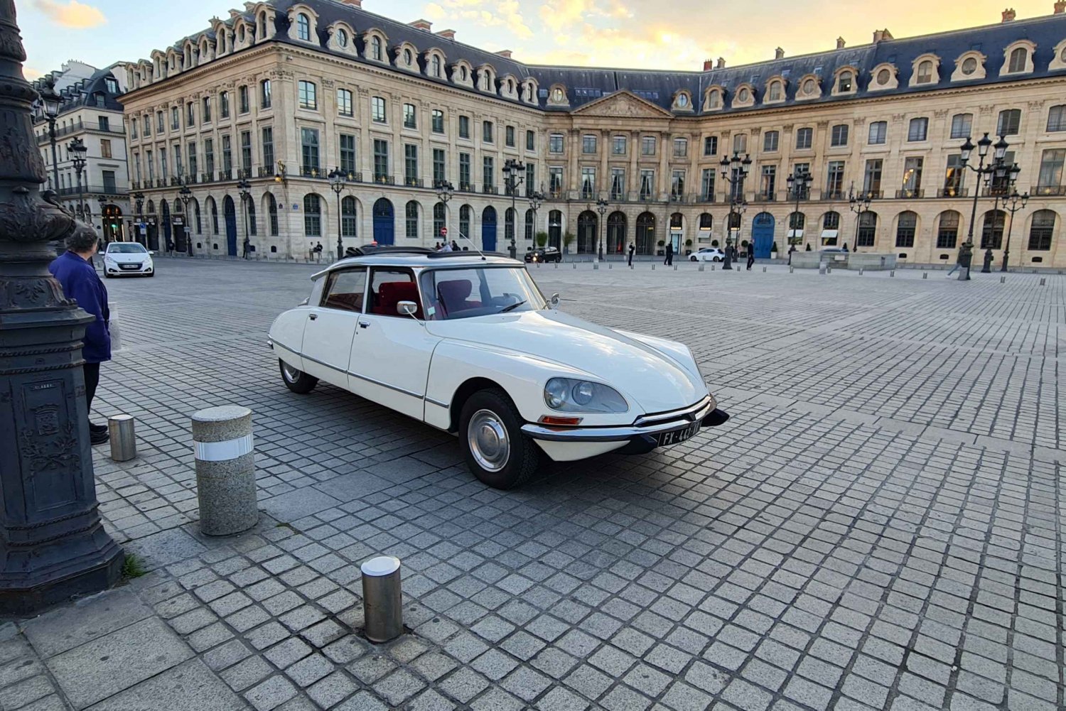 Paris: City Discovery Tour by Vintage Citroën DS Car