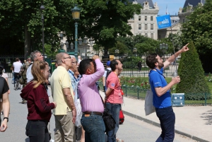 Paris: Walking Tour with Notre Dame or Ste-Chapelle Access