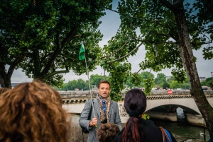 Paris: Walking Tour with Notre Dame or Ste-Chapelle Access