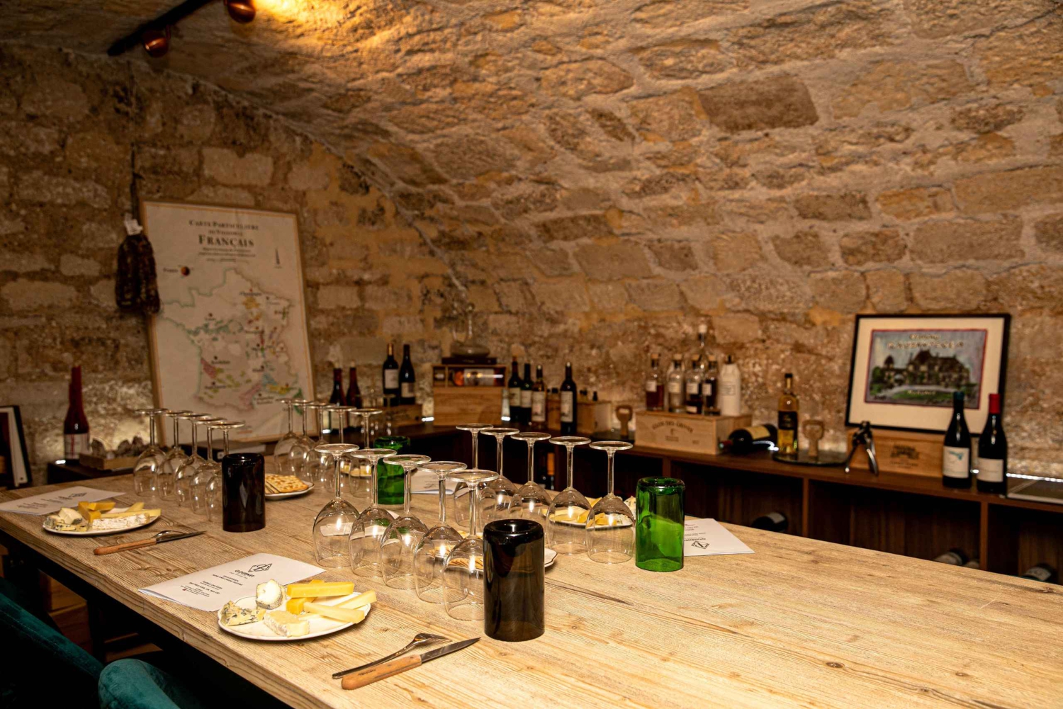 Paris: Aula magistral de degustação de vinhos e queijos perto da Torre Eiffel