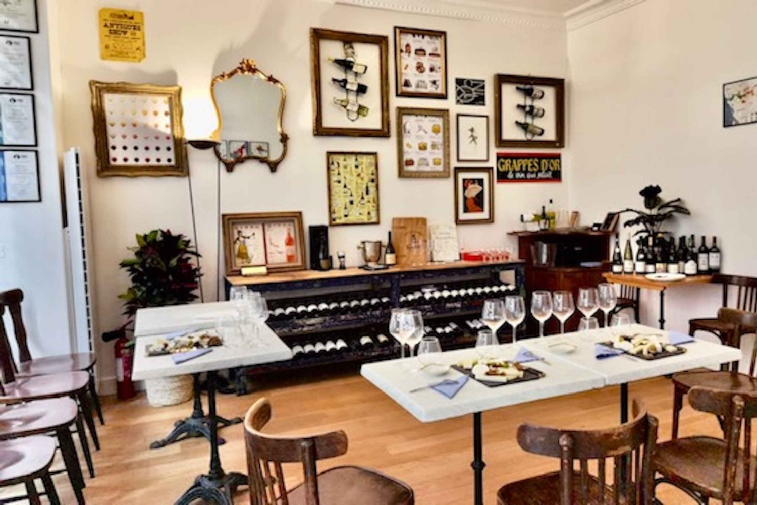 París: Cata de vinos con 6 vinos y tabla de quesos