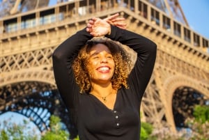 Paris: Private Photoshoot at the Eiffel Tower