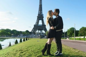 Photographer in Paris: Eiffel Tower and the most beautiful spots for a photo shoot