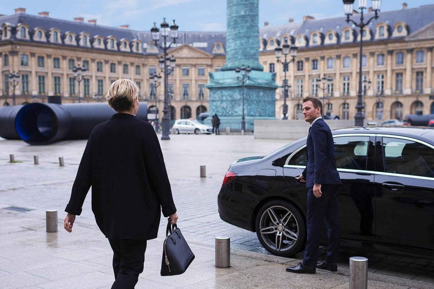 Yksityinen autopalvelu Pariisissa kuljettajan kanssa