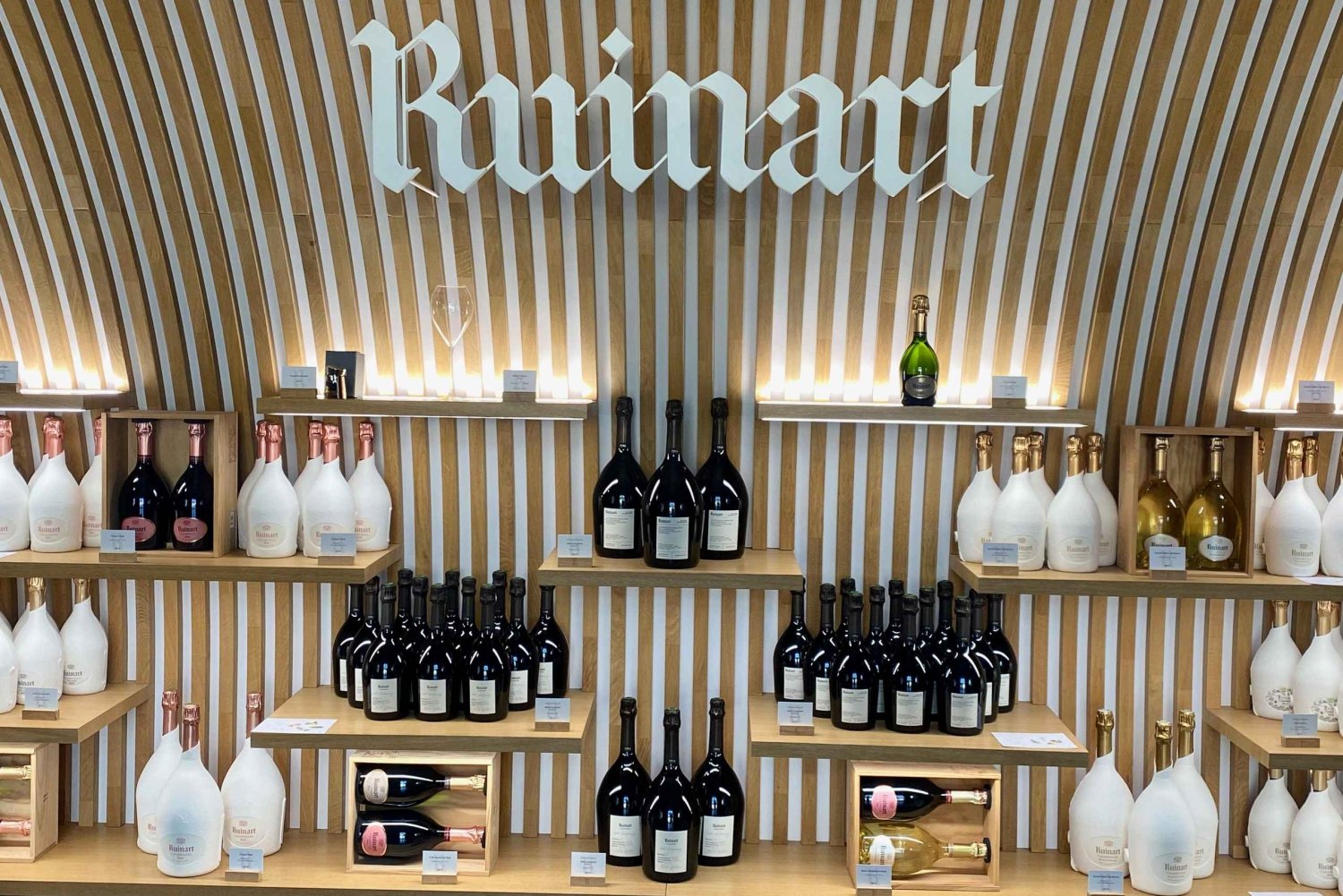 Частный VIP-тур по шампанскому Ruinart, Moet Chandon на Мерседесе