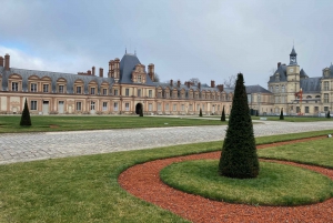 パリからフォンテーヌブロー、ベルサイユ、トリアノン二等兵