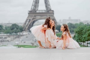 Paris: Private Photoshoot Near the Eiffel Tower