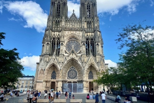 Excursión Privada de Medio Día al Champán Veuve Clicquot desde París