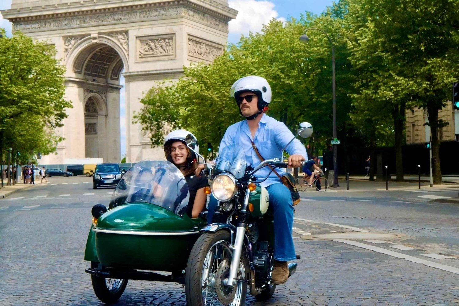 Retro Side-Car Tour in Paris+ River Cruise