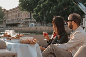 Sail to the Eiffel Tower on a 1h30 private cruise