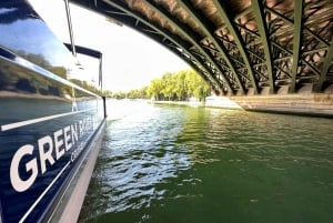 Sail to the Eiffel Tower on a 1h30 private cruise