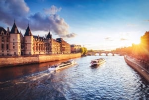 Paris: Seine Cruise and Macaron Tasting by the Eiffel Tower