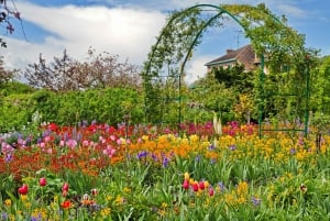 Pienryhmä Giverny ja Van Goghin huone Auversissa Pariisista käsin